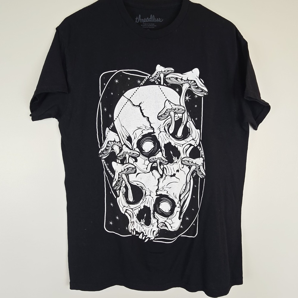 Threadless Black & White Graphic Tshirt Skulls And Mushrooms Men's Medium.A130